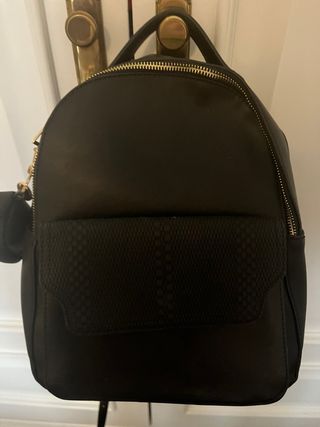 Mochila Parfois Negra Detalles Dorados