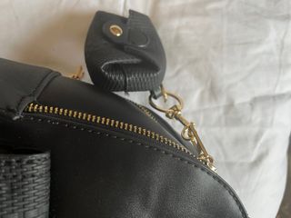 Mochila Parfois Negra Detalles Dorados