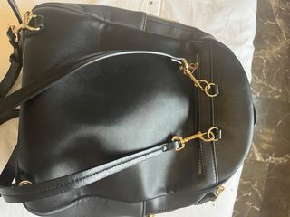 Mochila Parfois Negra Detalles Dorados