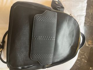 Mochila Parfois Negra Detalles Dorados