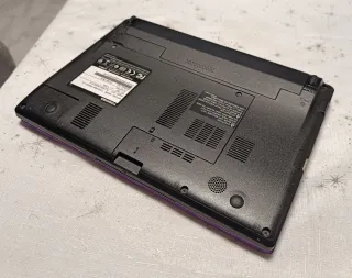 PORTATIL TOSHIBA NB500. CUSTOM. COMO NUEVO. W10.