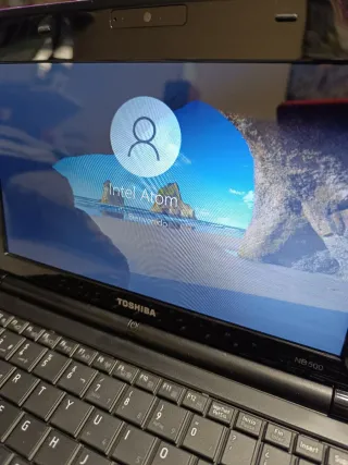 PORTATIL TOSHIBA NB500. CUSTOM. COMO NUEVO. W10.