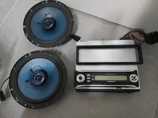 Vendo radio  y altavoces para coche