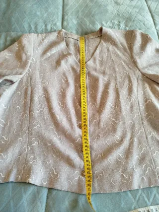 Chaqueta rosa con bordados