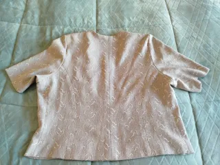 Chaqueta rosa con bordados