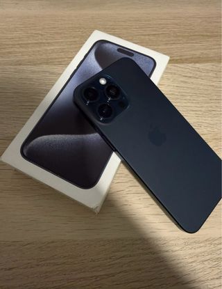 iPhone 15 Pro Max Negro/Azul Marino