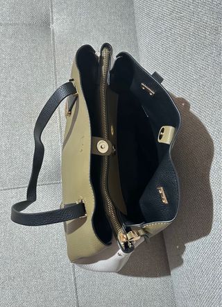 Bolso verde oliva y blanco