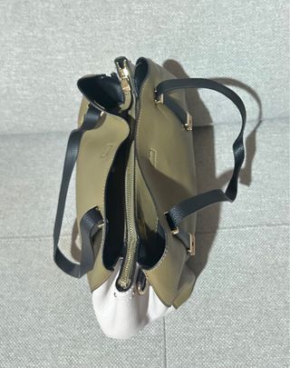 Bolso verde oliva y blanco