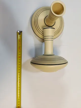 Pequeños jarrones candelabros beige y negro