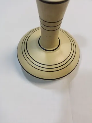 Pequeños jarrones candelabros beige y negro