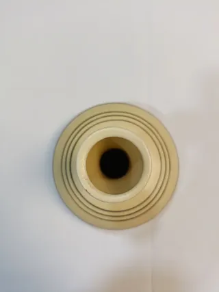 Pequeños jarrones candelabros beige y negro