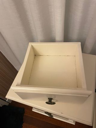 Mesita de noche beige 3 cajones