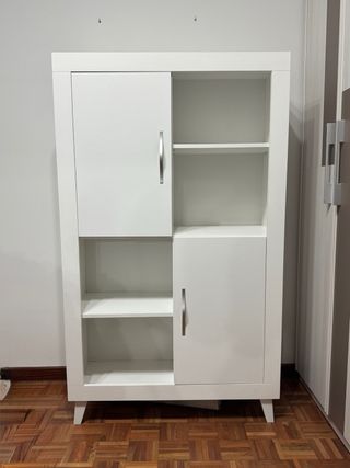 Armario blanco de madera