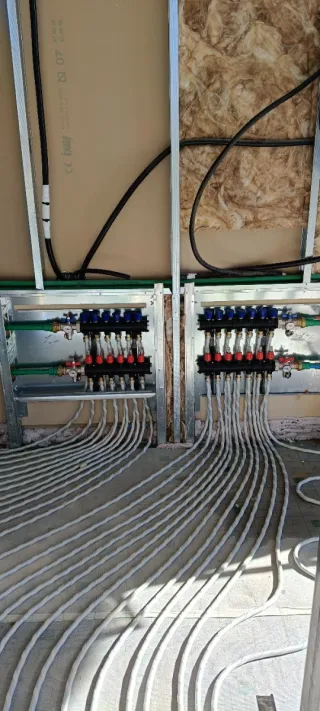 SE NECESITA FONTANERO, EMPRESA CONSTRUCTORA .