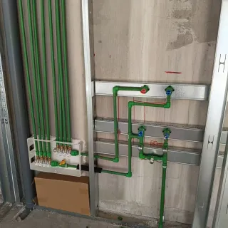 SE NECESITA FONTANERO, EMPRESA CONSTRUCTORA .