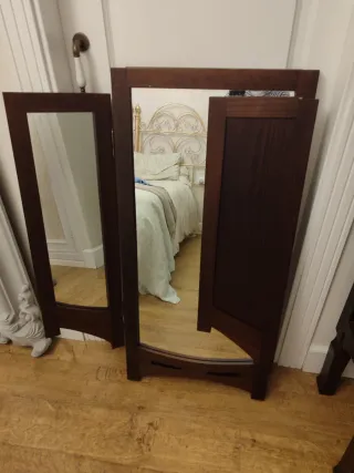 Juego Espejo y Vitrina Madera