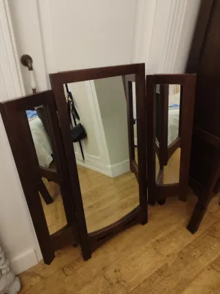 Juego Espejo y Vitrina Madera