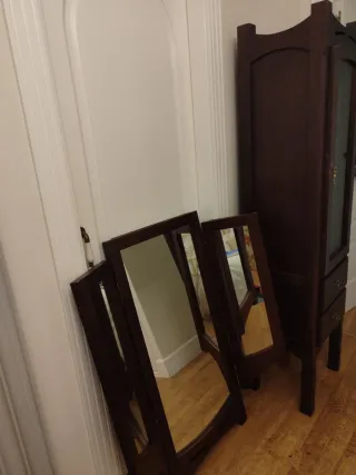 Juego Espejo y Vitrina Madera