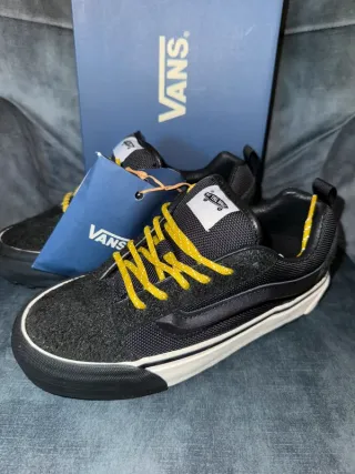 Vans Knu Skool 37 nere con lacci gialli