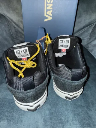 Vans Knu Skool 37 nere con lacci gialli