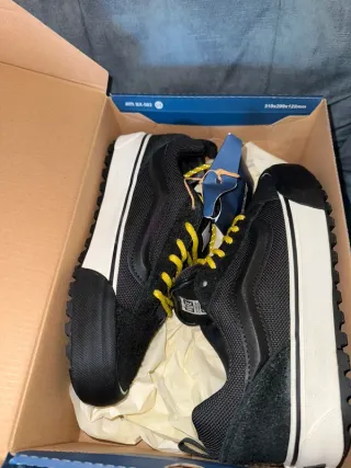 Vans Knu Skool 37 nere con lacci gialli