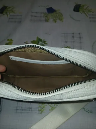 Riñonera Lacoste Blanca y Negra