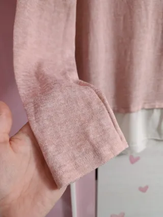 Blusa rosa con cuello blanco