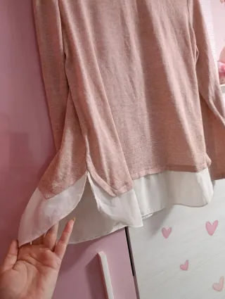 Blusa rosa con cuello blanco