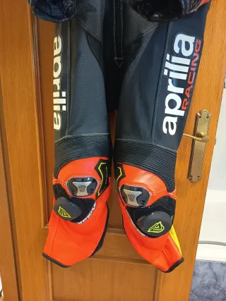 Mono de moto Aprilia Talla L a estrenar