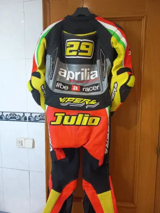 Mono de moto Aprilia Talla L a estrenar