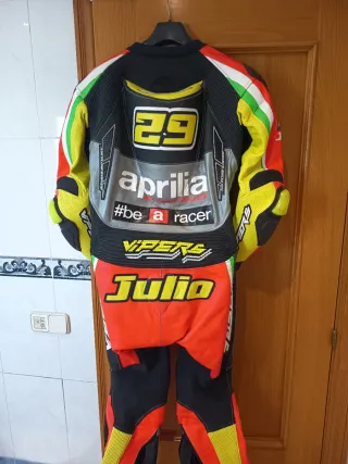 Mono de moto Aprilia Talla L a estrenar