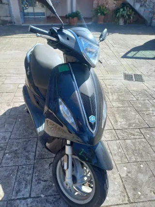 Piaggio Fly Scooter Negra Automática