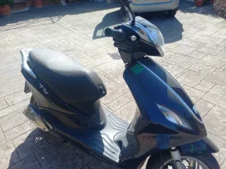 Piaggio Fly Scooter Negra Automática