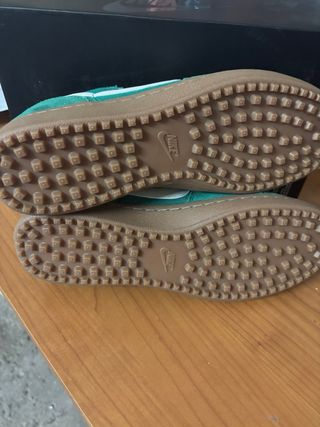 Scarpe Nike verdi e bianche