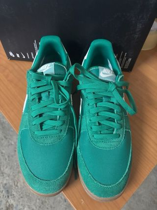 Scarpe Nike verdi e bianche