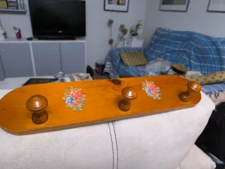 Perchero de madera con flores de 48x11 cm