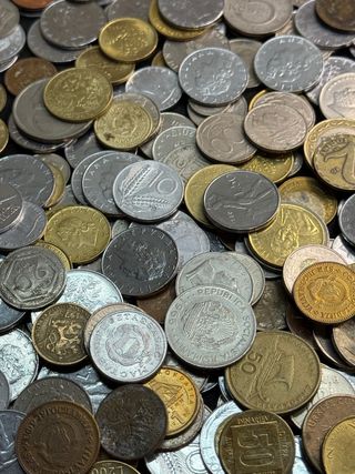 Lotto composto da 50 monete internazionali