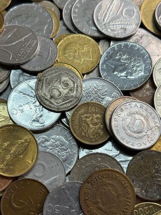 Lotto composto da 50 monete internazionali