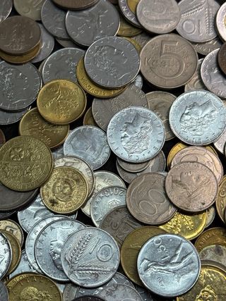 Lotto composto da 50 monete internazionali