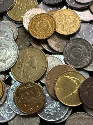 Lotto composto da 50 monete internazionali