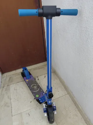 Patinete eléctrico infantil con luces