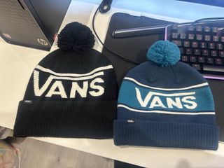 Gorro Vans Negro y Azul. Precio unidad