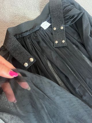 Falda larga tul negra abierta adelante