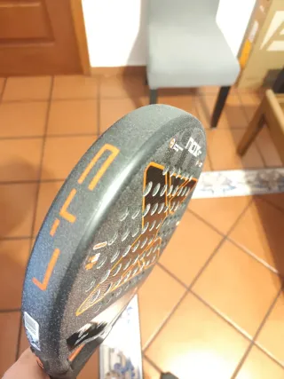 Pala NOX AT2 Genius LTD 2023 de Agustín Tapia.