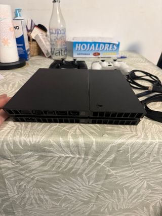 PS4 1TB CUH-1216B + 2 Mandos + 7 Juegos