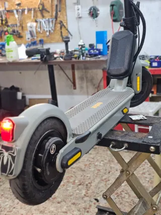 Patinete Eléctrico Ninebot Gris