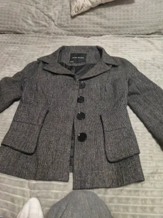 Chaqueta Zara gris-negra