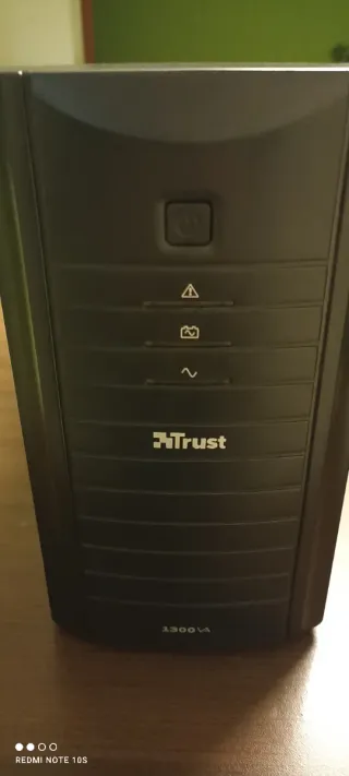 Gruppo di continuità Trust 700w