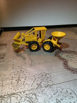 Maquinaria miniatura de obra amarilla