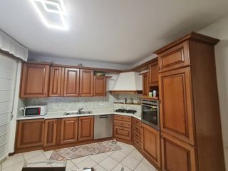 Cucina angolare in legno